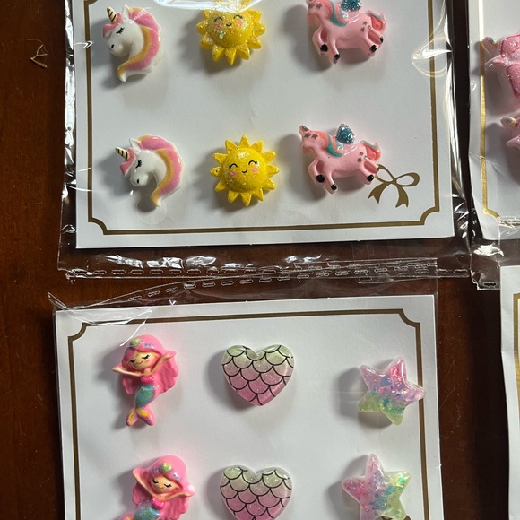 16 pairs of girls magnetic Earring Sets - Picture 2 of 7